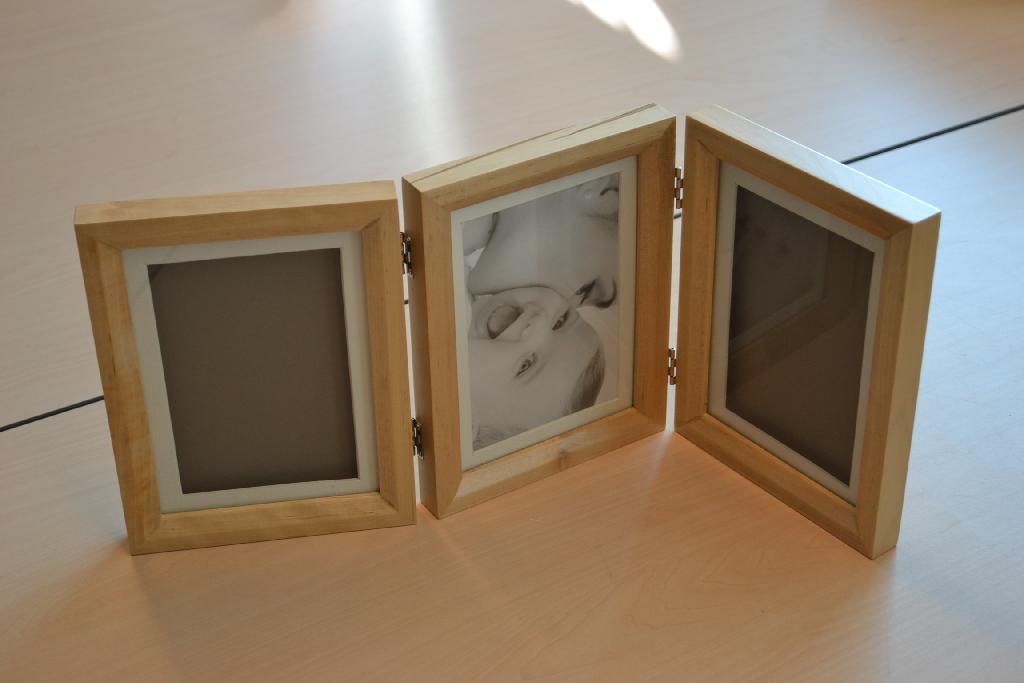 Khung tranh, khung ảnh, khung gương bằng gỗ hoặc các sản phẩm bằng gỗ tương tự.